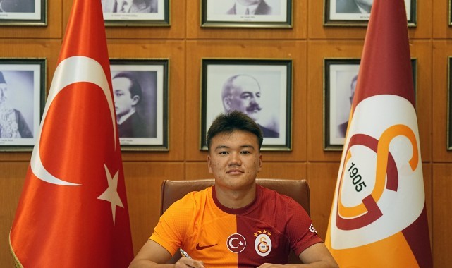 Galatasaray, Beknaz Almazbekov ile yeni sözleşme imzaladı   