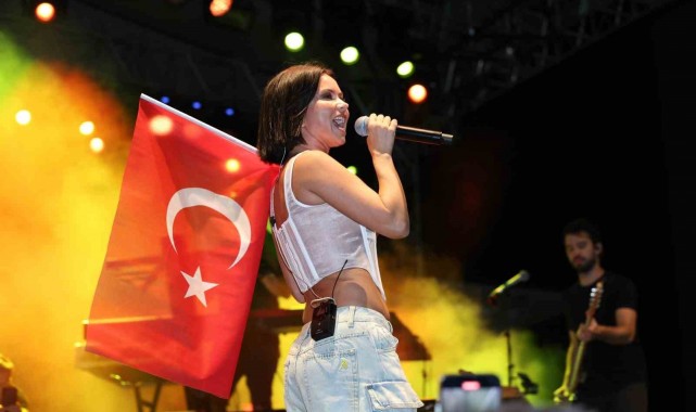 Menemen'deki Çömlek Festivali'nde Inna rüzgarı