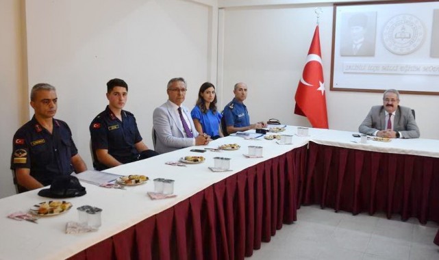 Salihli'de 'Okul Güvenliği' toplantısı yapıldı