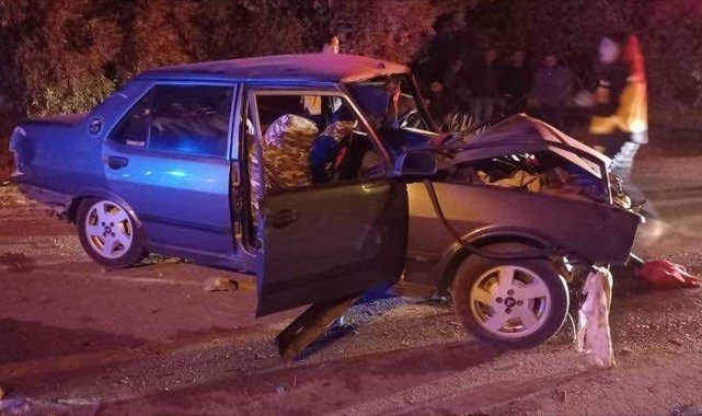 Ağaca çarpan otomobilde 1 kişi öldü, 3 kişi yaralandı