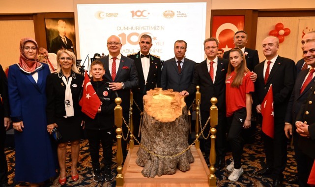 Başarısıyla Turgutlu'nun gururu olmuştu! 100.yıl plaketini o isim çaktı!