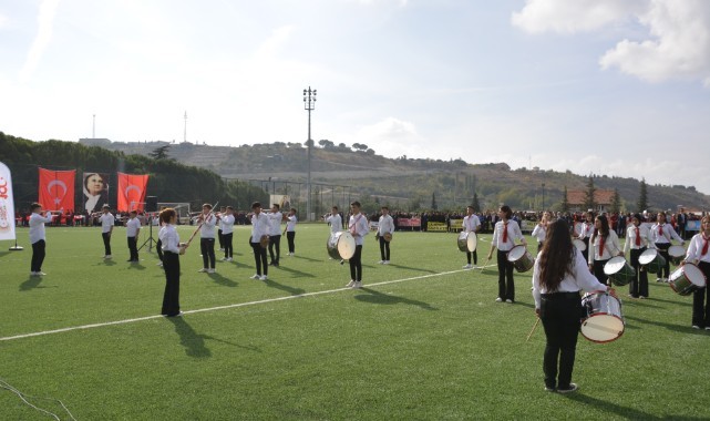 Demirci'de kutlama törenleri stadyumda yapıldı