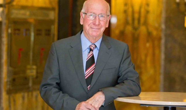 Efsane İngiliz futbolcu Sir Bobby Charlton hayatını kaybetti