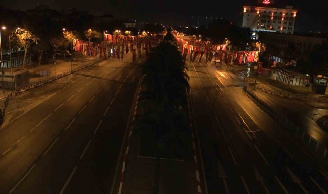 İstanbul'da Vatan Caddesi 29 Ekim kutlamaları nedeniyle trafiğe kapatıldı
