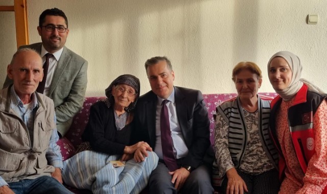Kaymakam Kapankaya'dan asırlık çınara ziyaret