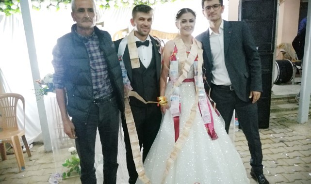Manisa'da evlenen çifte büyük sürpriz! Görenler şaştı kaldı
