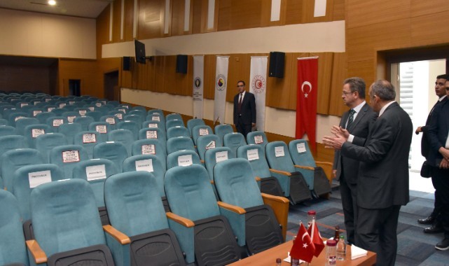 Manisa Valisi Enver Ünlü'den Ticaret Odasına ziyaret