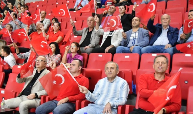 Potanın Tarzanları Avrupa'da tam yol ileri 79-52