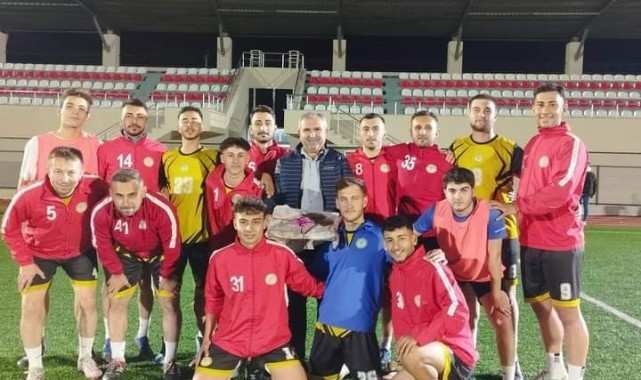 Sarıgöl Beldiyespor'a baklavalı sürpriz