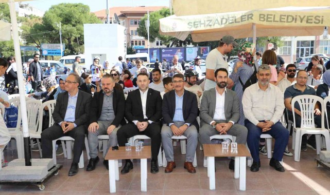 Şehzadeler Belediyesi Cumhuriyetin 100. yılına özel bisiklet yarışması düzenledi
