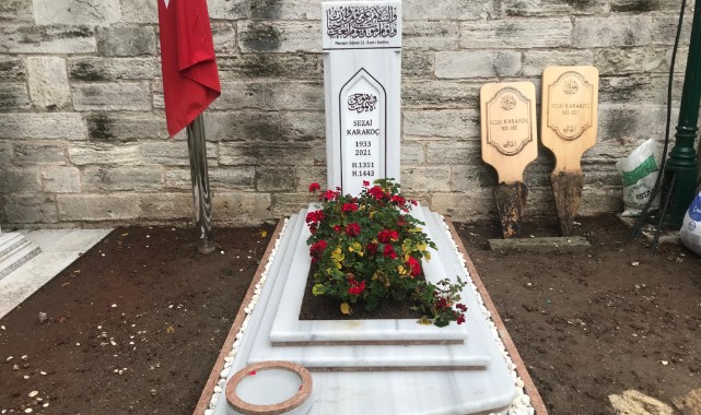 Sezai Karakoç'un kabrine mezar taşı yerleştirildi