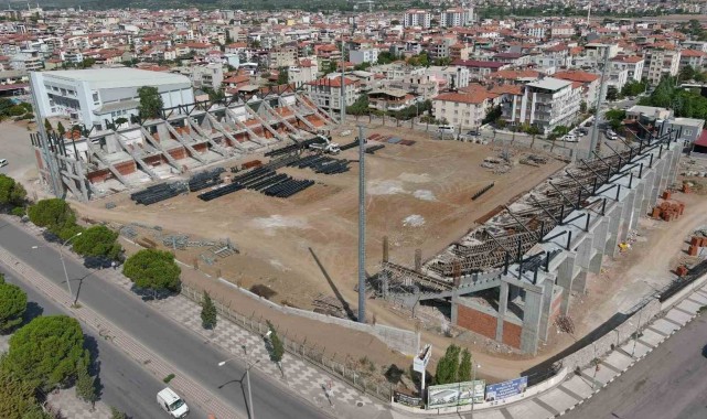 Soma Stadyumu'nda çalışmalar devam ediyor