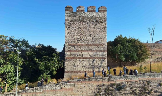 Tarihi Topkapı Surlarında erkek cesedi bulundu