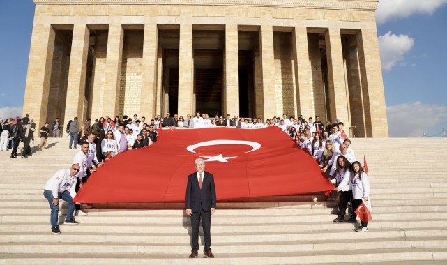 Ege Üniversitesi Heyeti, Cumhuriyetin 100. Yılında Atatürk'ün huzurunda