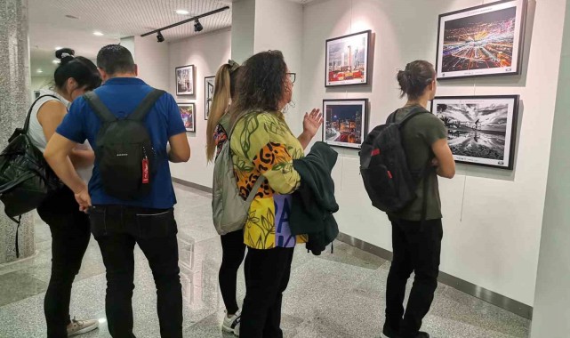 "Ege'nin İncisi: İzmir" fotoğraf sergisine yoğun ilgi