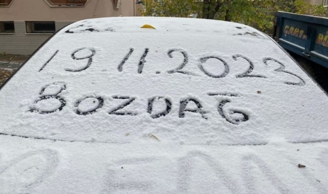 İzmir karlı havaya uyandı