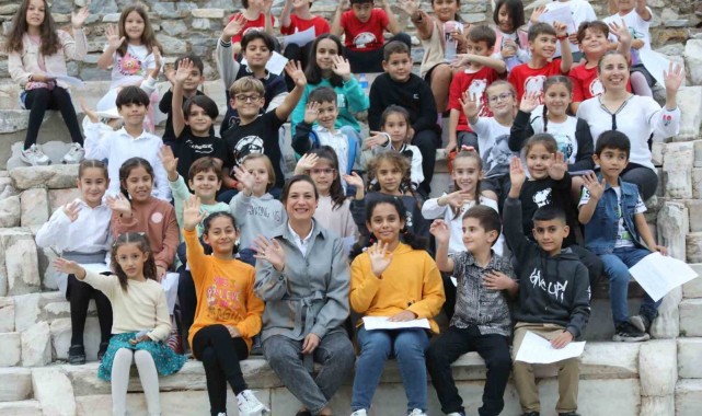 İzmir'de 'Çocuk Meclisi' kuruldu