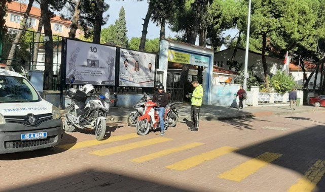 Manisa’da aranan 12 şahıs yakalandı        