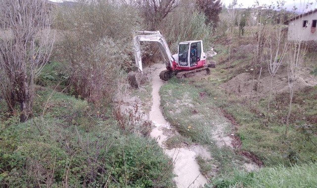 Manisa'da dere temizlikleri devam ediyor