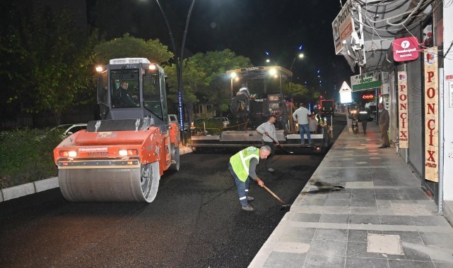 Manisa'da Gece Gündüz Çalışılarak Asfalt Çalışmaları Tamamlandı