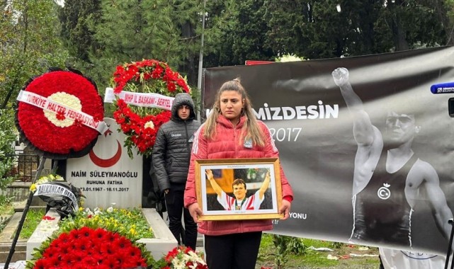 Naim Süleymanoğlu kabri başında anıldı