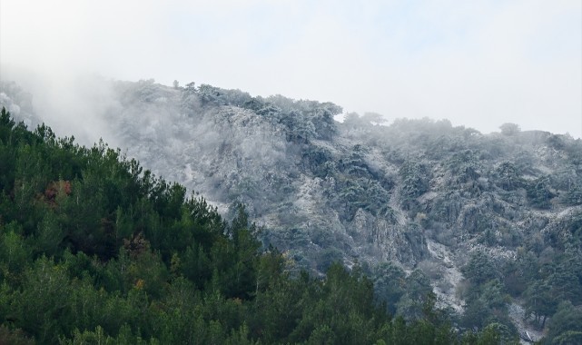 Nif Dağı'nda kar ve sonbahar