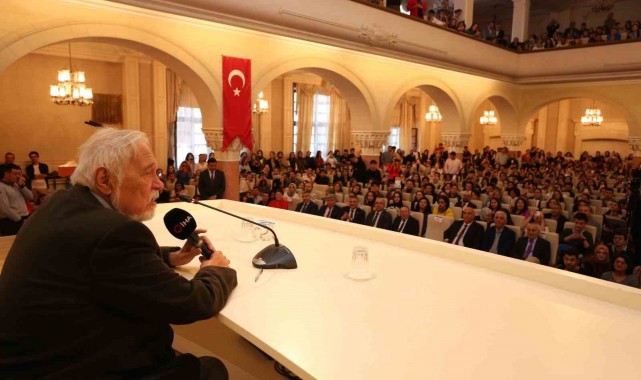 Prof. Dr. İlber Ortaylı: "Üniversitelerin hocaları ve talebeleri ortaokul, lise öğrencisine tarih öğretebilecek adamı yetiştirmiyorlar"