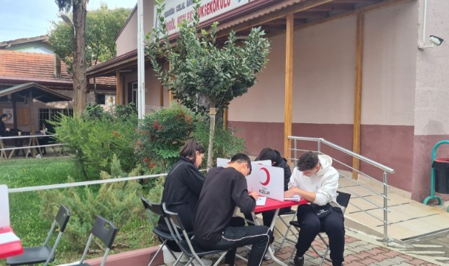 Sarıgöl'de üniversite öğrencilerinden 45 ünite kan bağışı