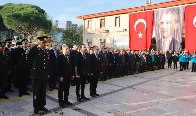 Ulu Önder Atatürk, İzmir'in ilçelerinde törenlerle anıldı