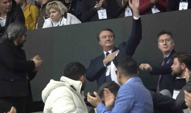 Beşiktaş Başkan Adayı Hasan Arat, tezahüratlarla karşılandı!