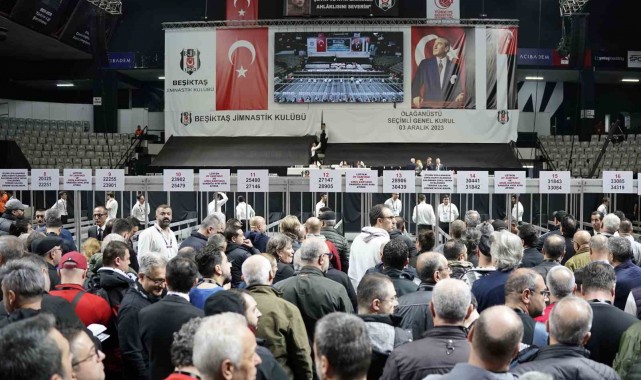 Beşiktaş'ta oy kullanma işlemi başladı