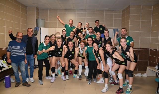 Büyükşehir'in Sultanları Bergama'yı 3-0 yendi
