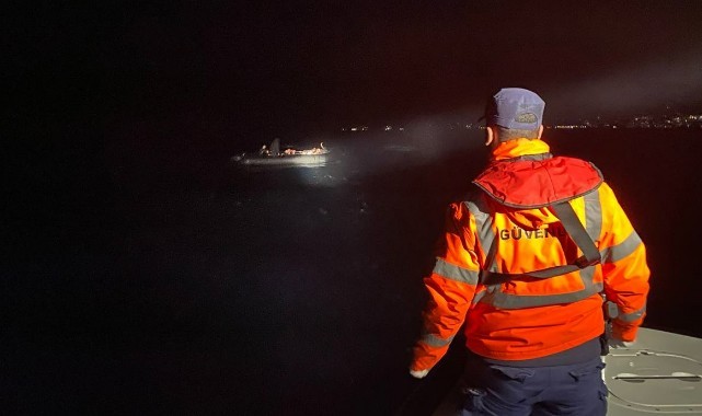 İzmir açıklarında 24 düzensiz göçmen kurtarıldı