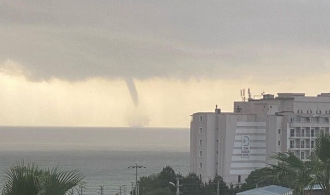 İzmir açıklarında hortum görüldü!