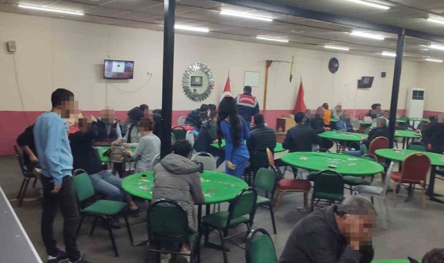 İzmir'de jandarmadan kumarbazlara şok baskın