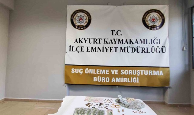 Kendilerini MİT mensubu olarak tanıtarak 400 bin TL dolandırdılar: 2 tutuklama