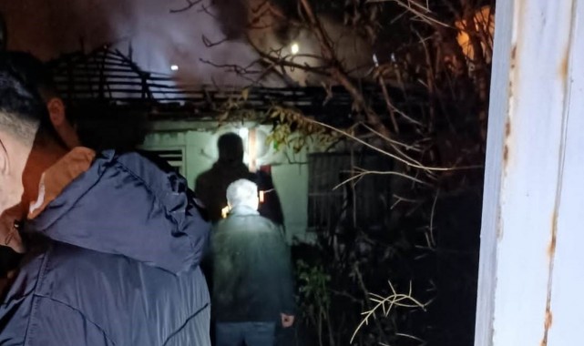 Manisa'da yaşlı adam yanmaktan son anda kurtarıldı
