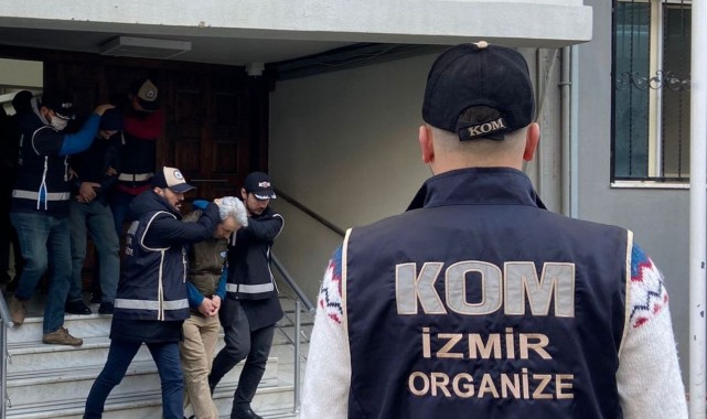 İzmir'deki operasyonda gözaltına alınan 4 FETÖ şüphelisi tutuklandı