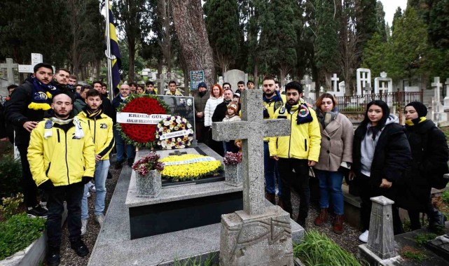 Lefter Küçükandonyadis kabri başında anıldı