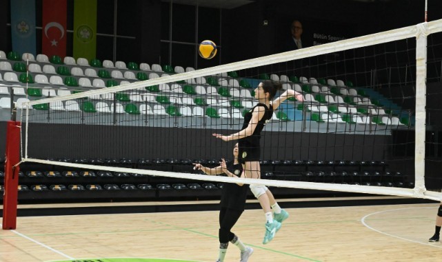 Manisa Kadın Voleybol takımı,Akhisargücü maçının hazırlıklarına devam ediyor