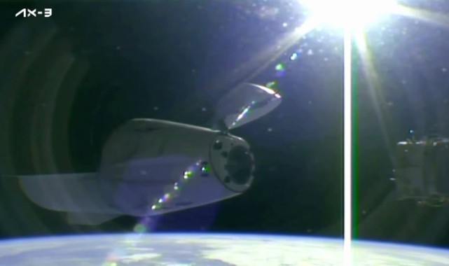 Astronot Gezeravcı'yı taşıyan Dragon kapsülü ISS'ten ayrıldı