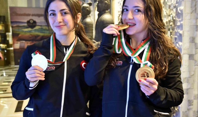 Cansu Bektaş: "Ülkemi en iyi şekilde temsil ettiğim için mutluyum"