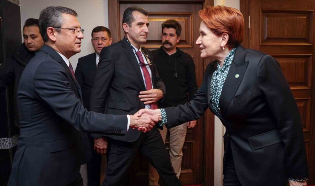 CHP Genel Başkanı Özel'den Akşener'e taziye ziyareti