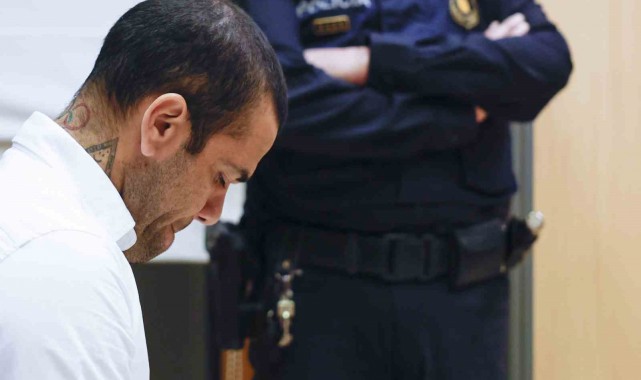 Dani Alves'e cinsel saldırı suçundan 4 yıl, 6 ay hapis cezası verildi