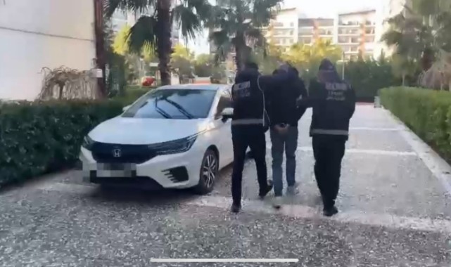 İnterpol tarafından kırmızı bültenle aranıyordu..Yakalandı!