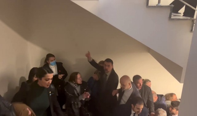 İYİ Parti aday tanıtım toplantısında "istifa" sesleri yükseldi