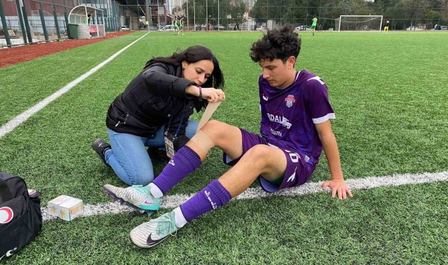 İzmir'in yeşil sahalarına ilk kadın sağlık görevlisi