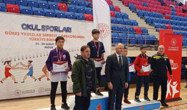 Manisalı güreşçi isim, Türkiye 3'üncüsü oldu
