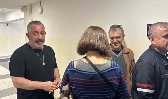 Cem Yılmaz oyunu kullandı :"Sizin esprilerinizi kim yazıyor"