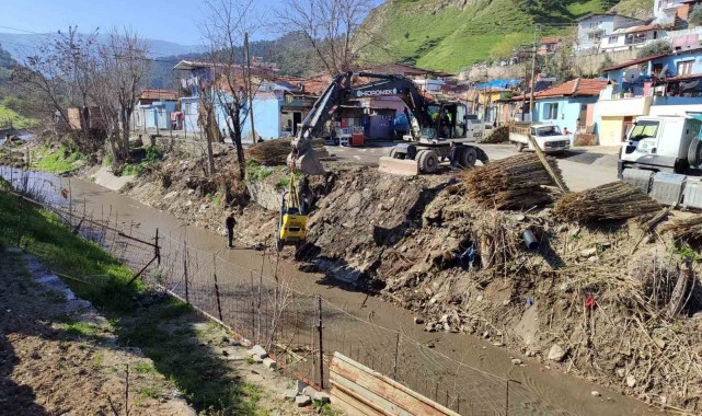 MASKİ, Salihli'deki dereyi temizledi